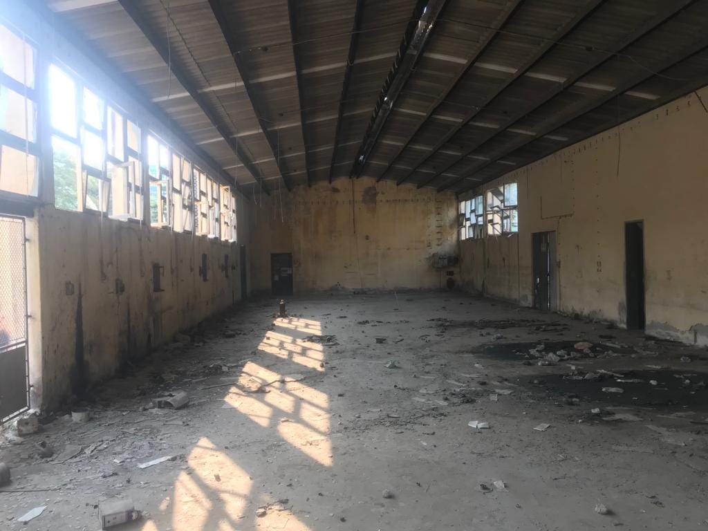 ARMAZÉNS NO CENTRO DA CIDADE DE BENGUELA
