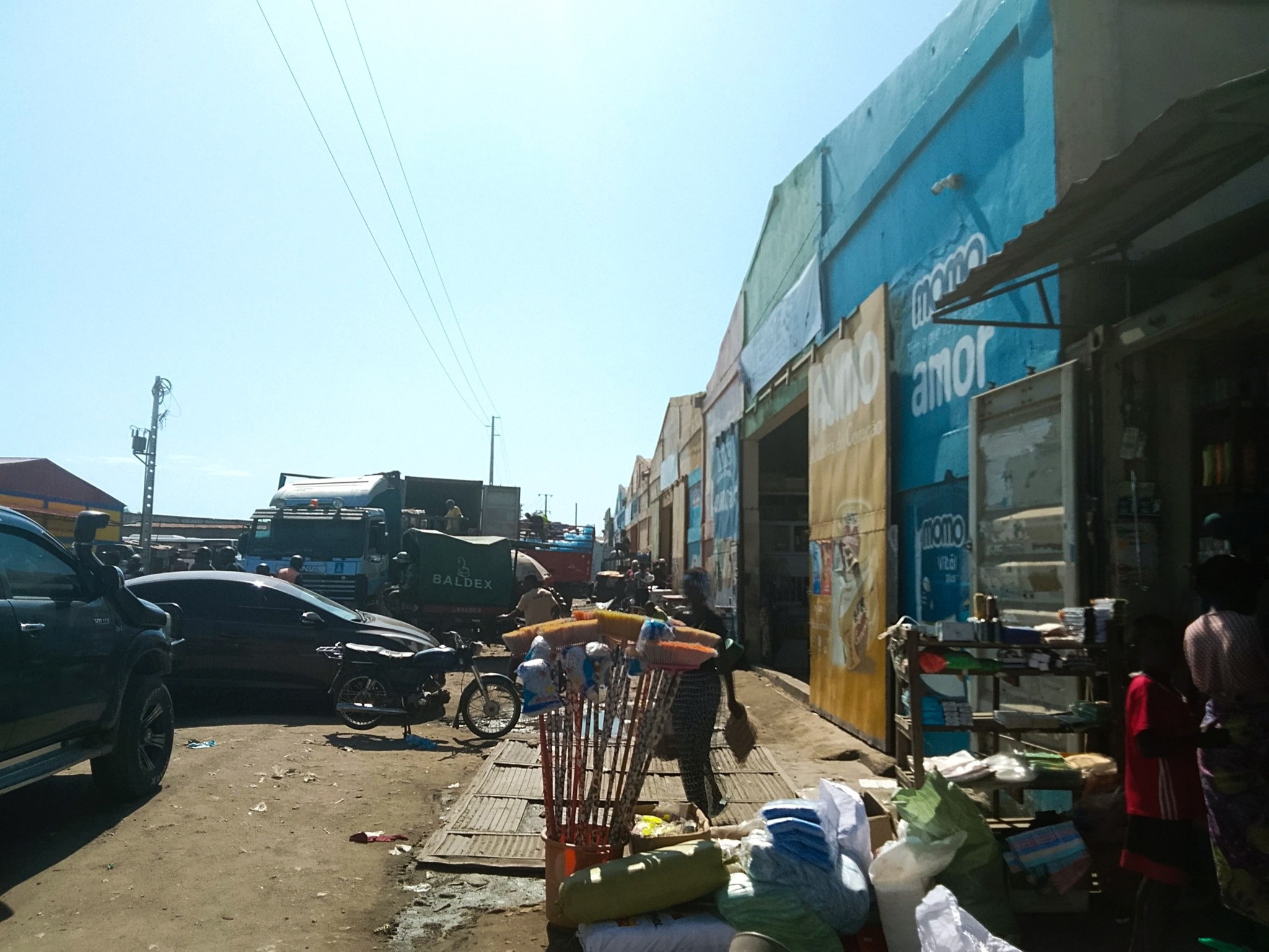 ARMAZÉNS A VENDA EM BENGUELA