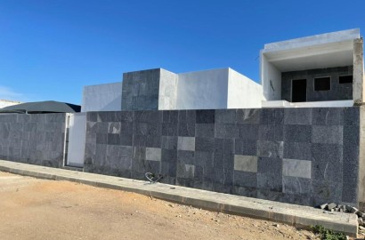 VIVENDA V4 NO MIRAMAR-BENGUELA