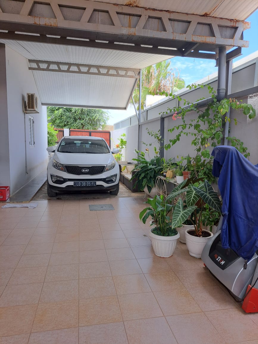 PARA VENDER: VIVENDA V3 EM BENGUELA